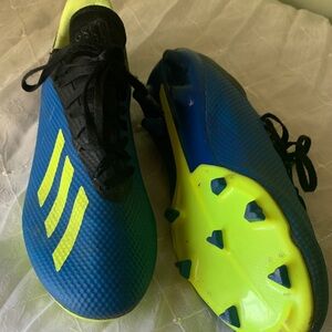 Kids Blue and Yellow Soccer Shoes size US 7 1/2 like new